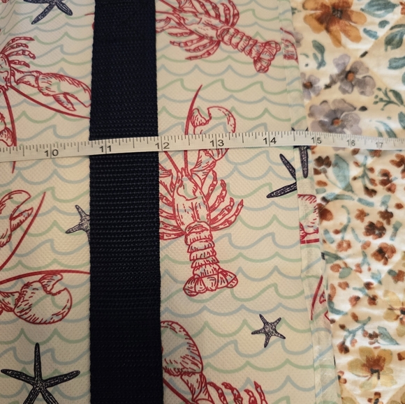 Insulated cooler zip bag with lobster and starfish. - Picture 2 of 6